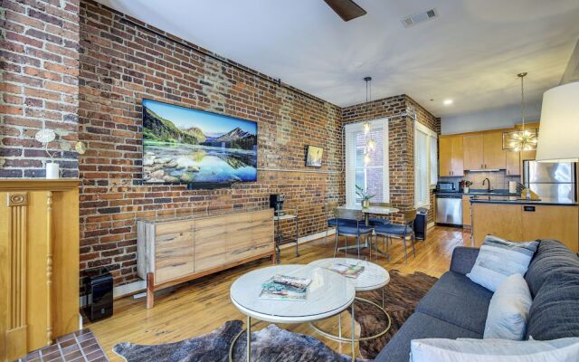 Stylish Dtwn Knoxville Condo w/ Rooftop Deck!