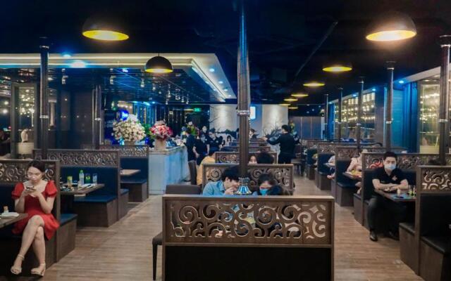 The Mira Central Park Hotel