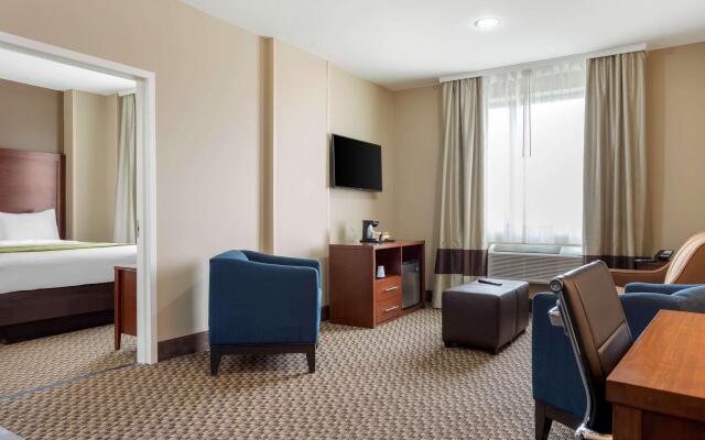 Comfort Inn & Suites near JFK Air Train