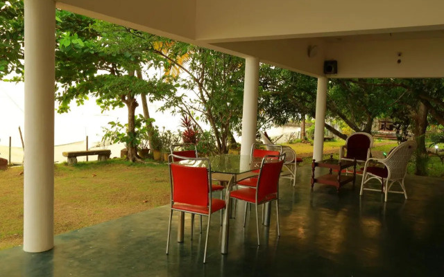 orchid lake view homestay
