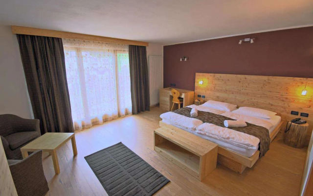 Arnica Mountain Hotel