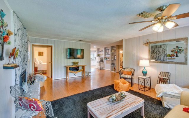 Spacious Montgomery Home ~ 3 Mi to Downtown!