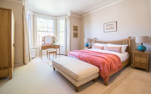 Homely 2 Bedroom Victorian Apartment in Hampstead