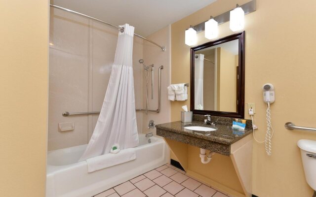 Baymont by Wyndham Ardmore I-35