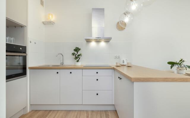 Spring Flowers Apartment by Renters