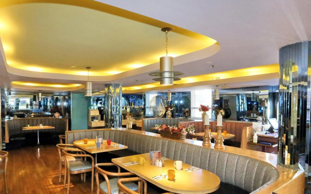 James Bay Inn Hotel & Suites