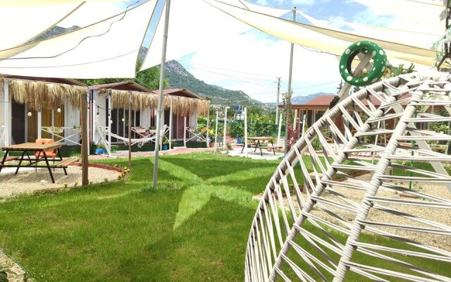 Zeyos Lodge