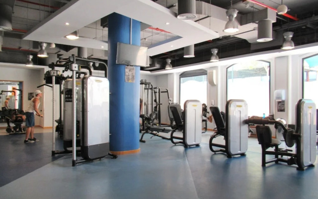 Bright & Lively 1BR Apartment With Marina Views