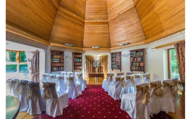 The Glen Yr Afon House Hotel