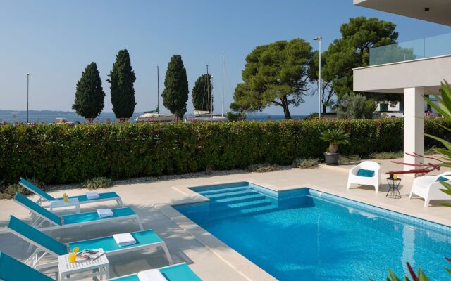 Apartment in Faana With Sea Beach