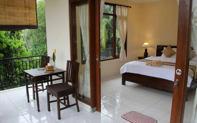 Nyoman Sandi Guest House