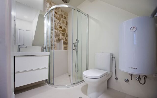 Luna Rooms and Studios