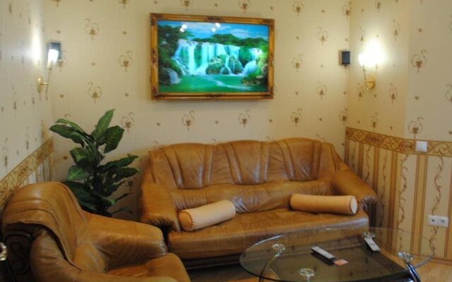 Gusarskiy Hotel and Apartment