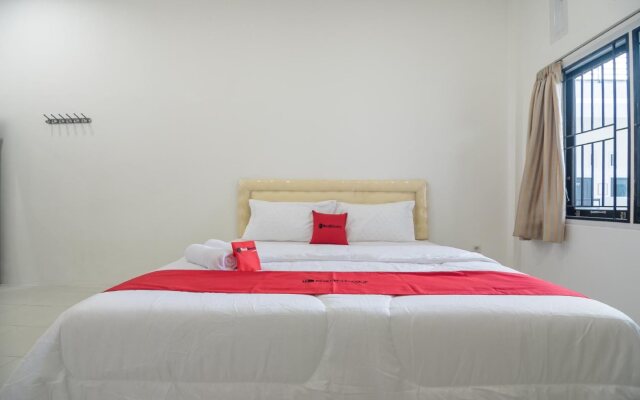 Cemara Guesthouse by RedDoorz