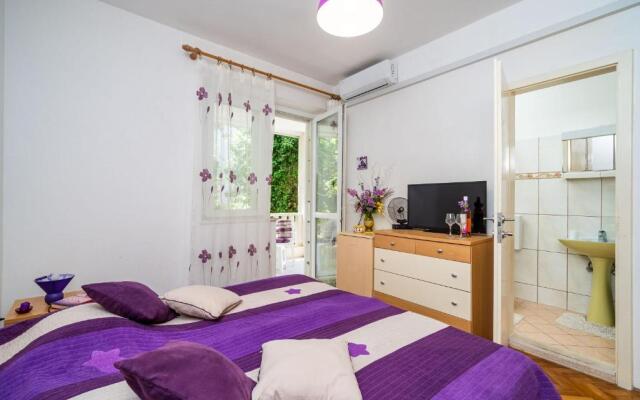 Apartments & Rooms Mara & Petrunjela