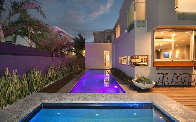 Deluxe Beach House On Banzai