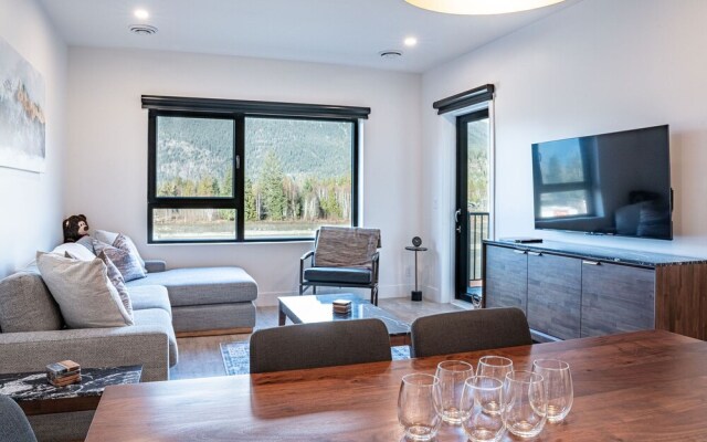 Mountainside Revival Revelstoke Vacations
