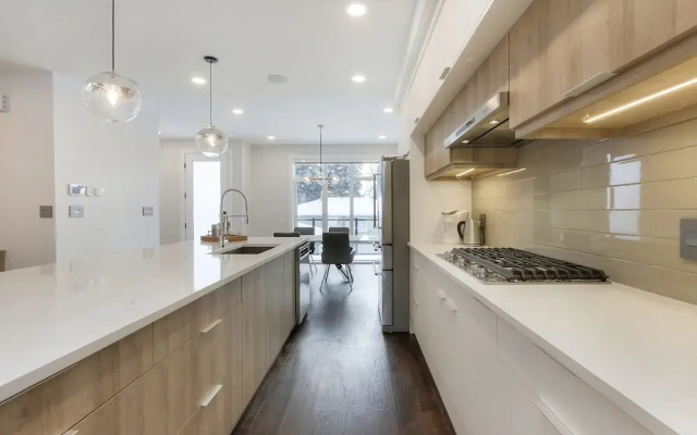 New Luxury Townhome 27