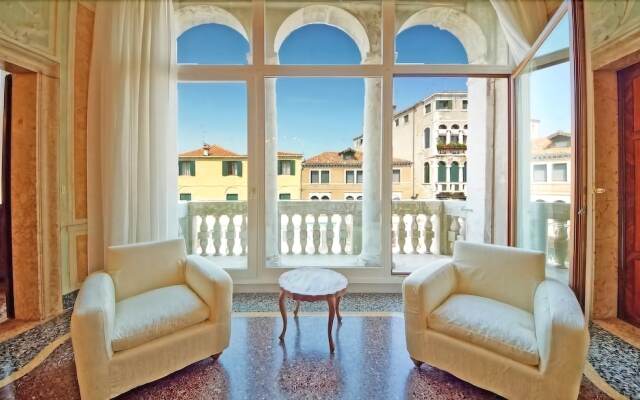 Luxury Balcony Apartment