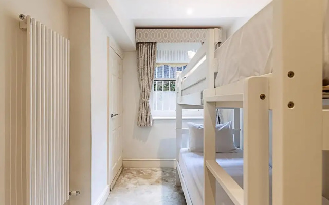 Elegant West London Flat Near Top Attractions