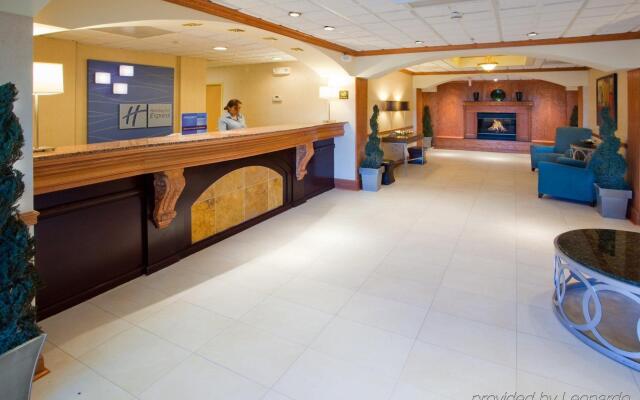 Holiday Inn Express Hotel & Suites Woodbridge, an IHG Hotel