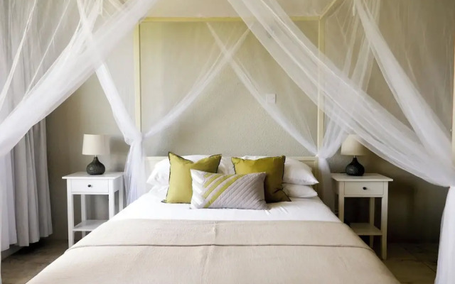 Villa Adina - Sleeps 7 - Pool - Parking - Garden