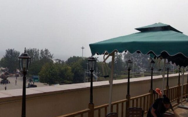 Huaneng & Cyts Holiday