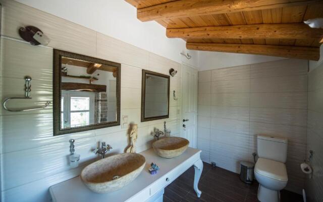 Villa Siorra by MediterraneanVillas