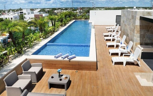 2BR With Rooftop Pool in Great Location! A/c!