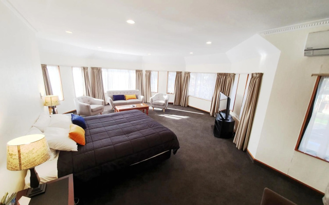 Fitzherbert Castle Motel – Guest Rooms – Palmerston North