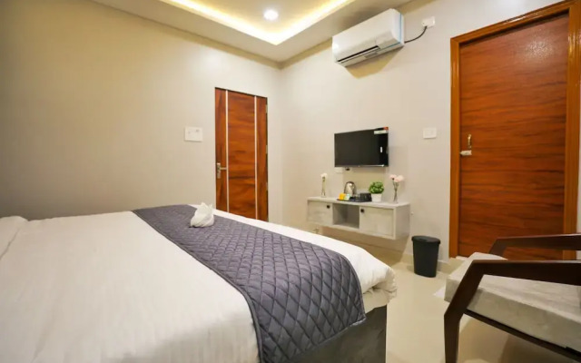 Hotel Ceasta, Next US Consulate Hyderabad, Gachibowli