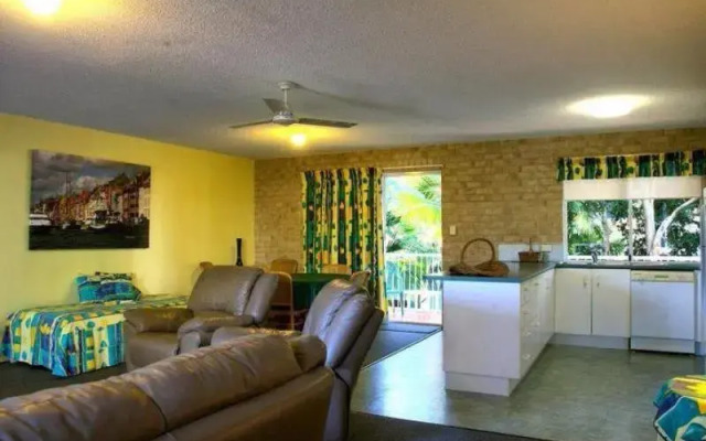Beachside 2 - 3 BDRM Budget Apt Close to Beach
