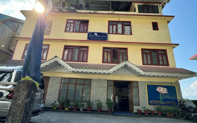 Hotel White Lotus
