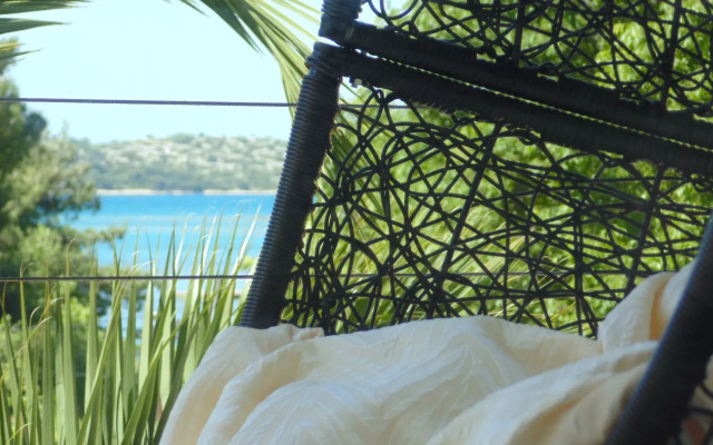 Refresh Boutique Apartments