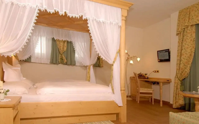 Paradise Lodge