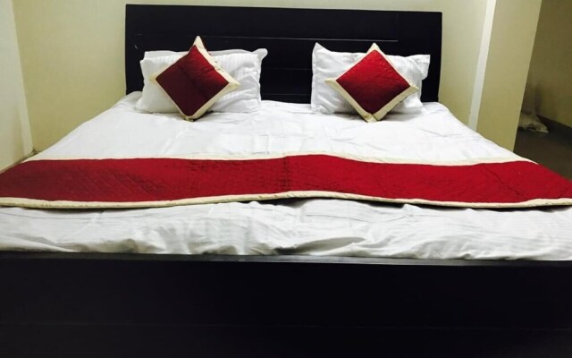 Hotel Dharohar Palace