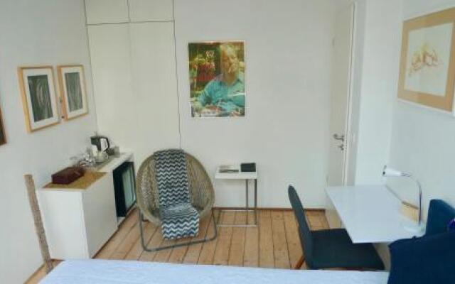 Room Art Lovers