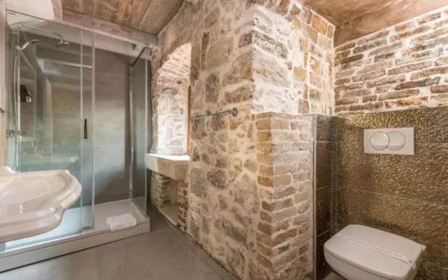 Historic Plaza Varos - Adults Only