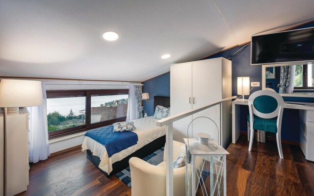 Stunning Home in Icici With Wifi and 4 Bedrooms