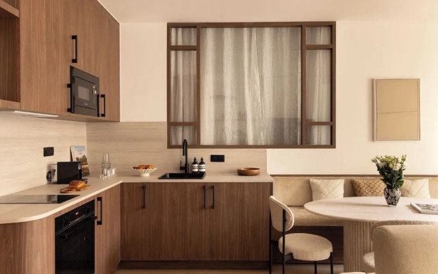 Elegant Apartment - AC- 2br-6p- Madeleine