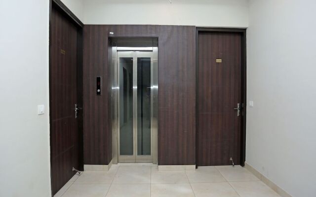 Capital O 17150 Hotel Silver Royal