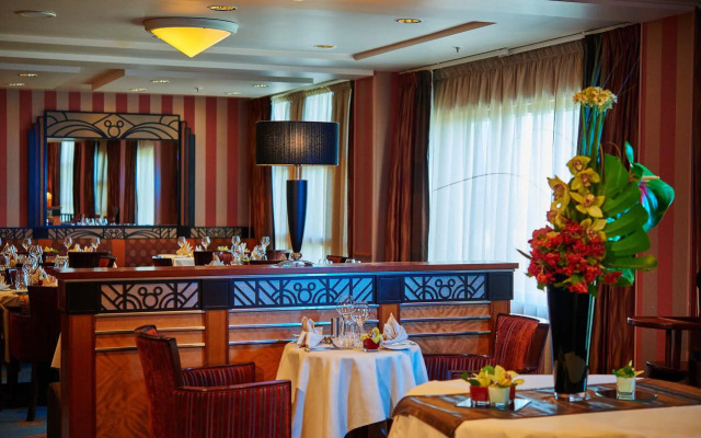 Disney's Hotel New York - The Art of Marvel