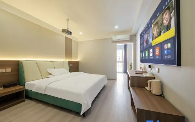 Zhengzhou Xinhaitian Business Hotel (Henan Engineering College Branch)