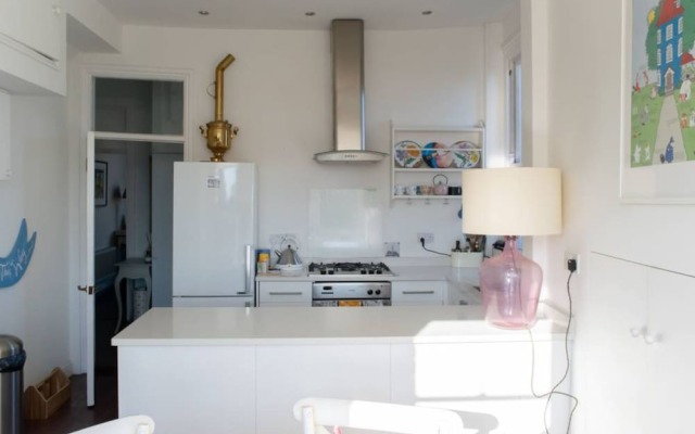 Gorgeous Apartment in a West End Mansion