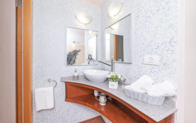 Art Apartment In Mamila - Art & View