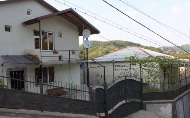 Makos Guest House