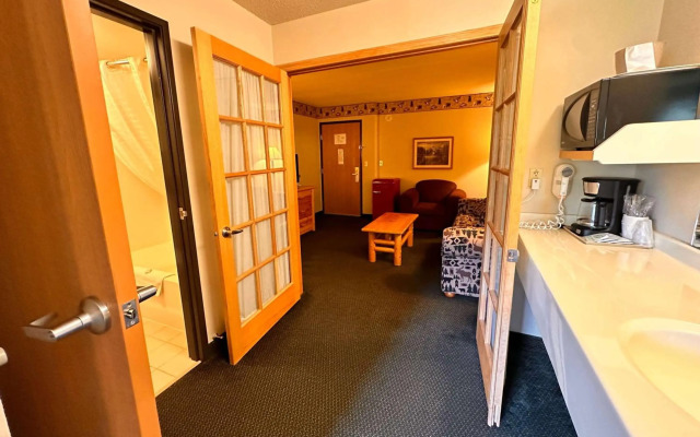 Shell Lake Lodge, a Travelodge by Wyndham