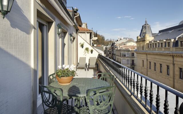 Garibay Terrace Apartment by FeelFree Rentals