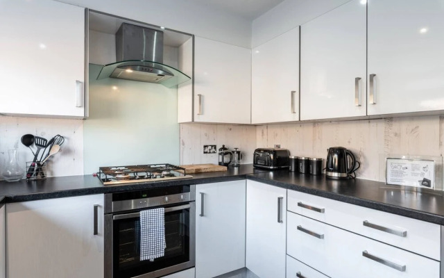 3 Bed House Stunning Views And Free Parking