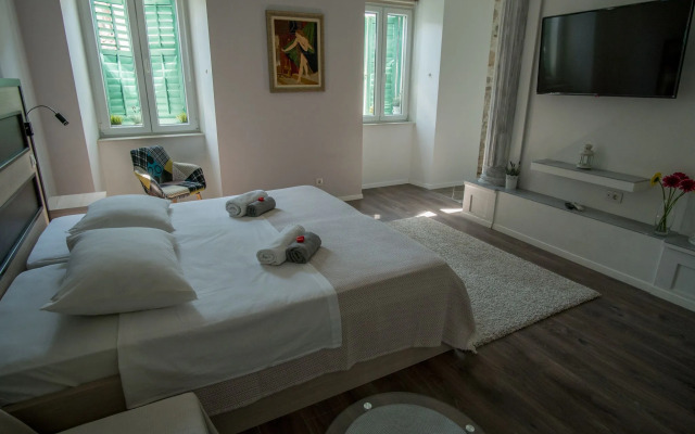 JR Luxury Guesthouse